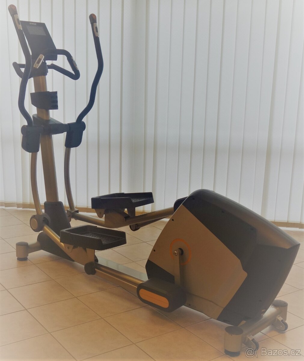 CROSS TRENAŽER / ELLIPTICAL vhodný do fitness I PRONÁJEM