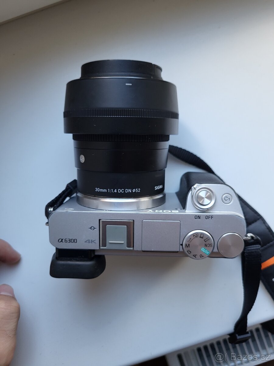 Sigma 30 mm (f 1,4) pro Sony E stále v záruce (do 2025)