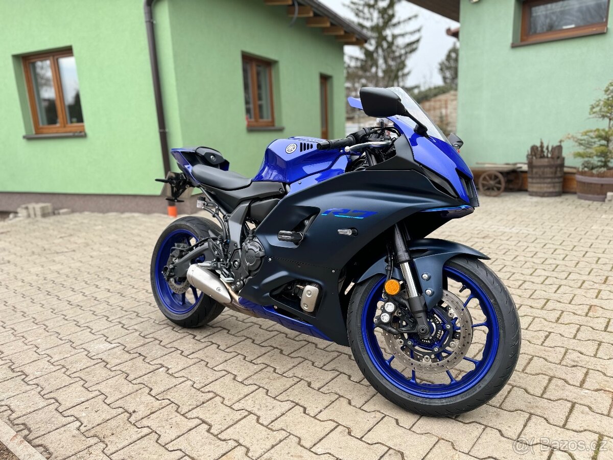 Yamaha R7