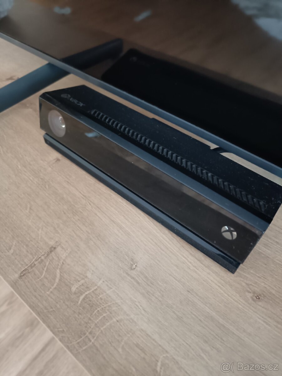 Kinect s redukcí a adaptérem pro series x/s