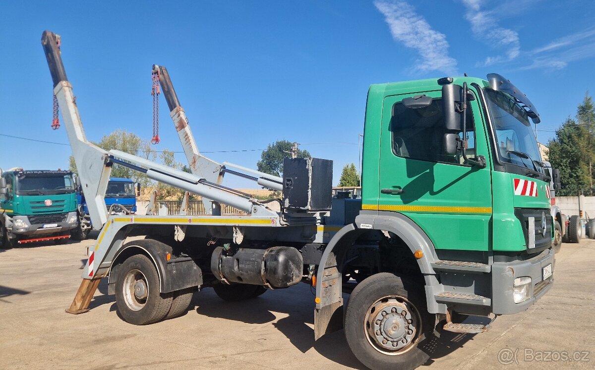 Predám Mercedes-Benz AXOR 1823 E3 4x4 reťazový nosič kont.