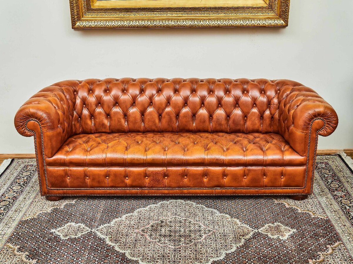 Klasická Chesterfield sofa velká