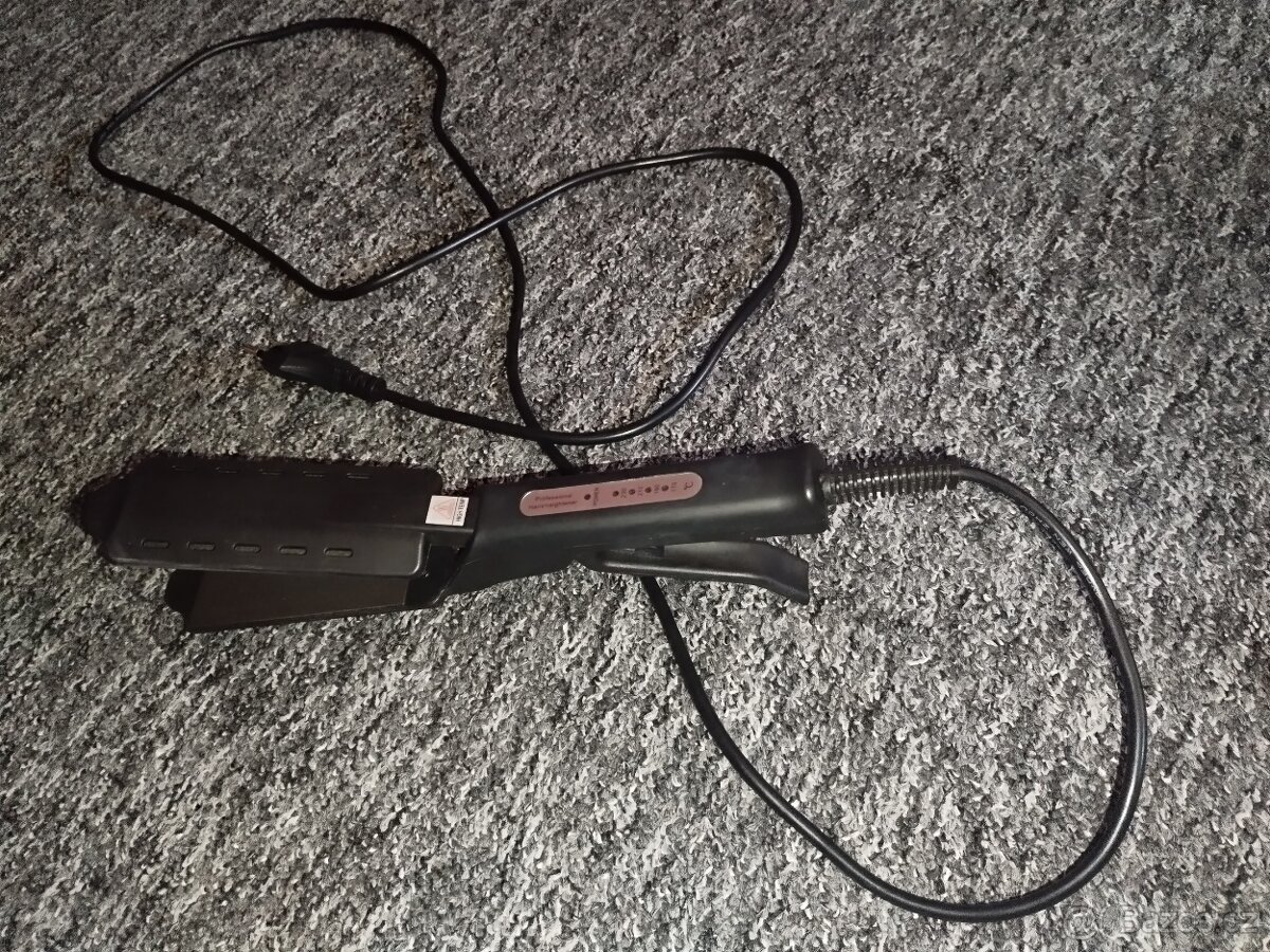 Žehlička na vlasy Hairstraightener