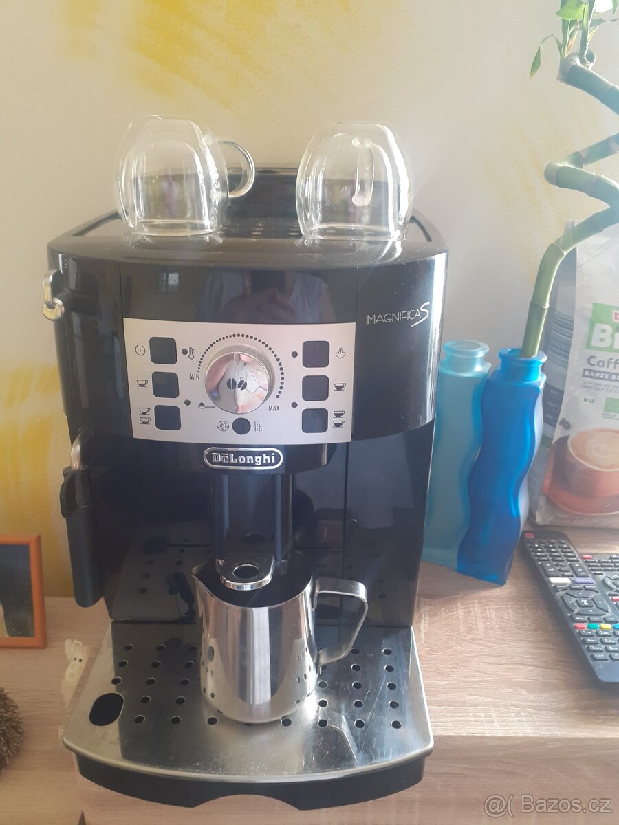 Kavovar DeLonghi