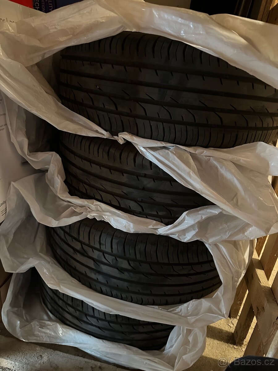 Letní pneu 4x Continental PremiumContact 2 215/60 R16