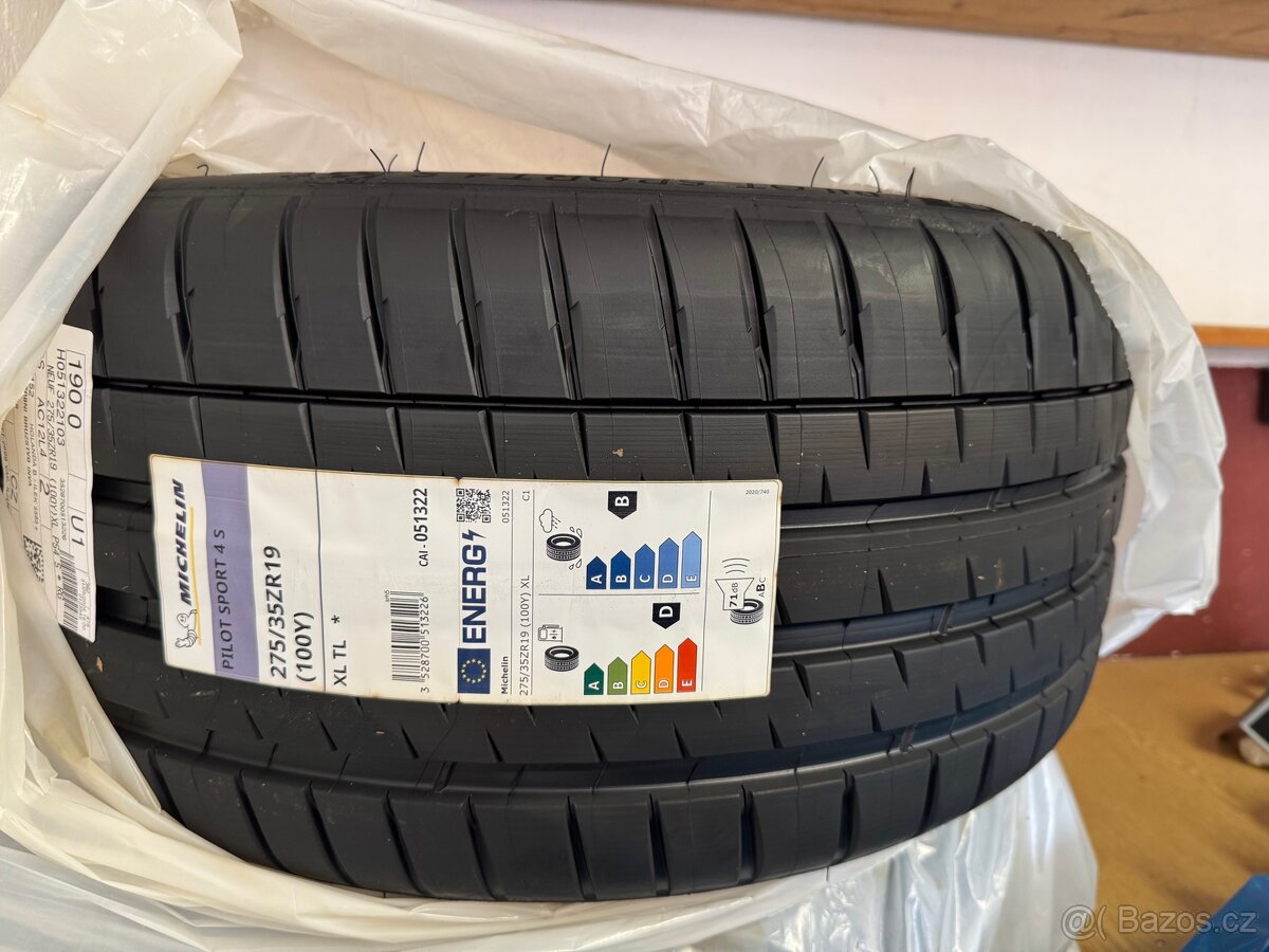 2ks nové Michelin PS4S 275/35/19 100Y homologace BMW