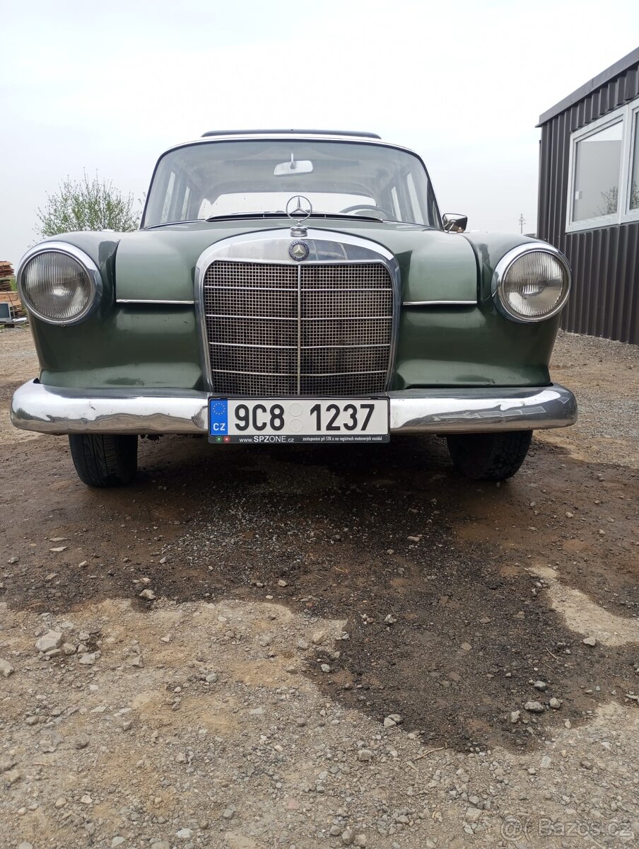 Mercedes Benz w 110