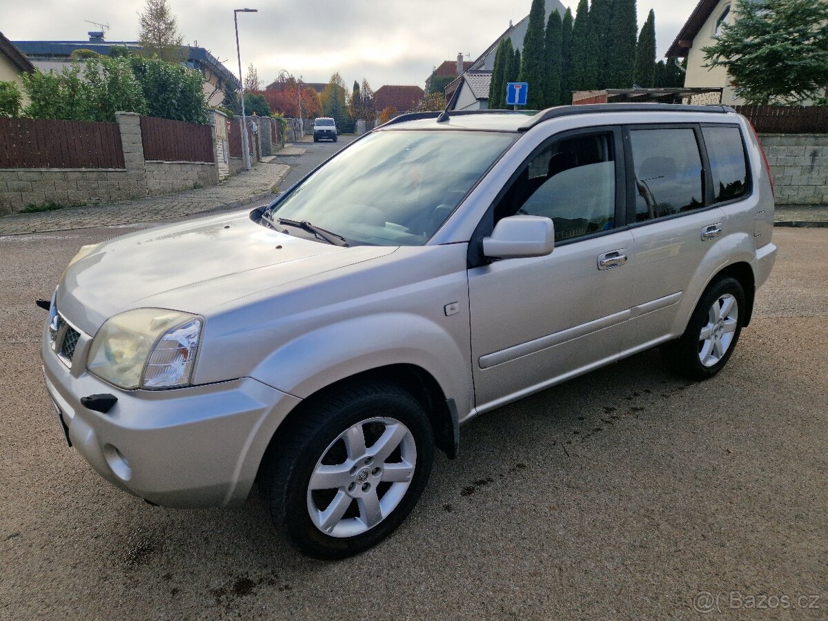 Nissan X trail 2.5 benzin 4x4 121 kw - automat - tažné -