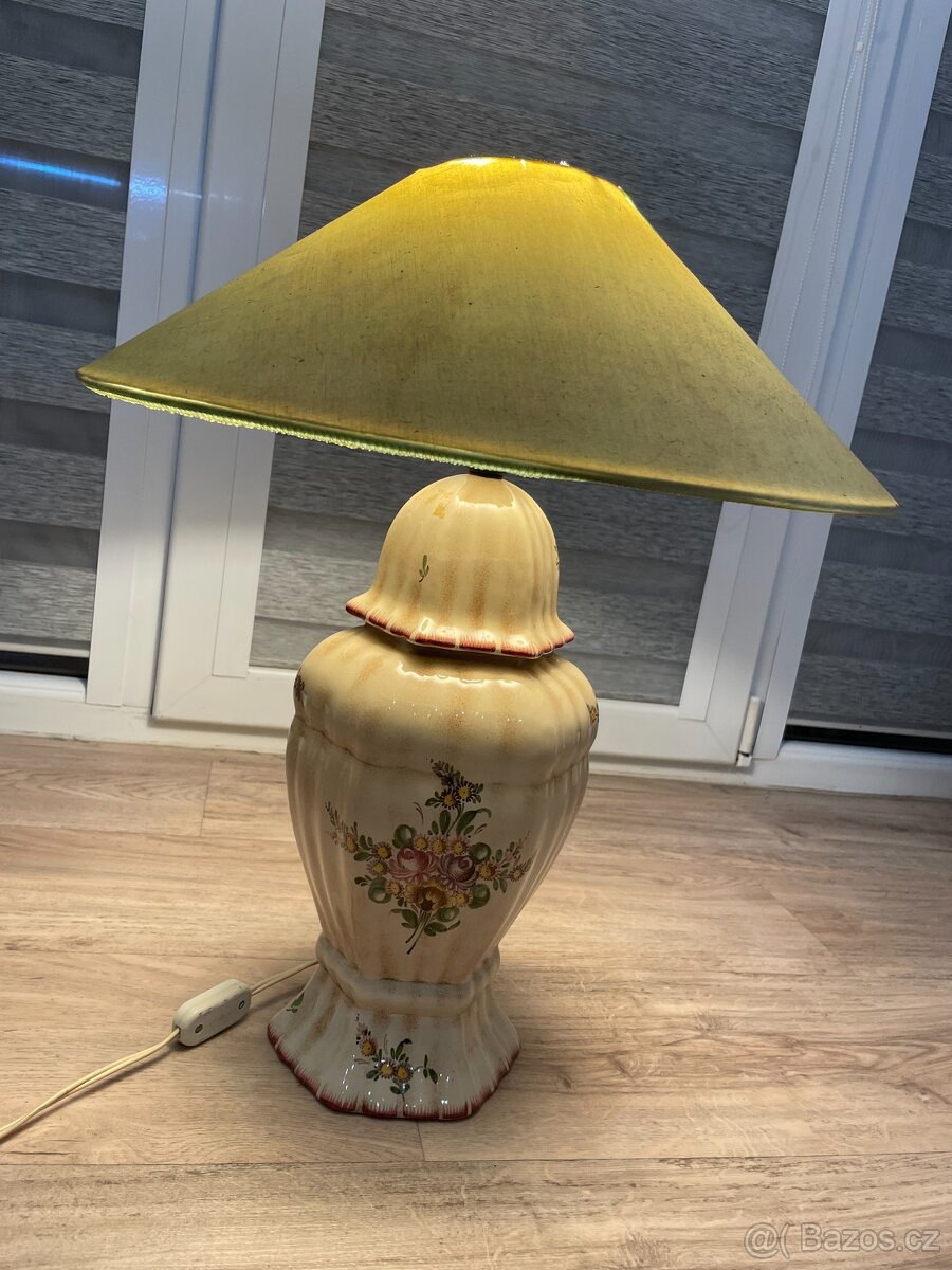 Keramická stolní lampa