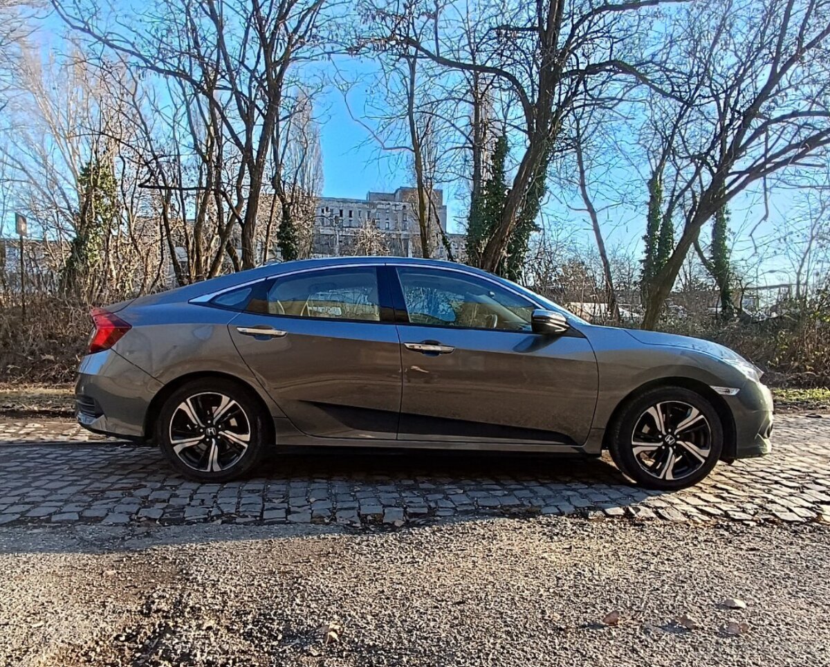 Honda Civic 1.5 BENZÍN