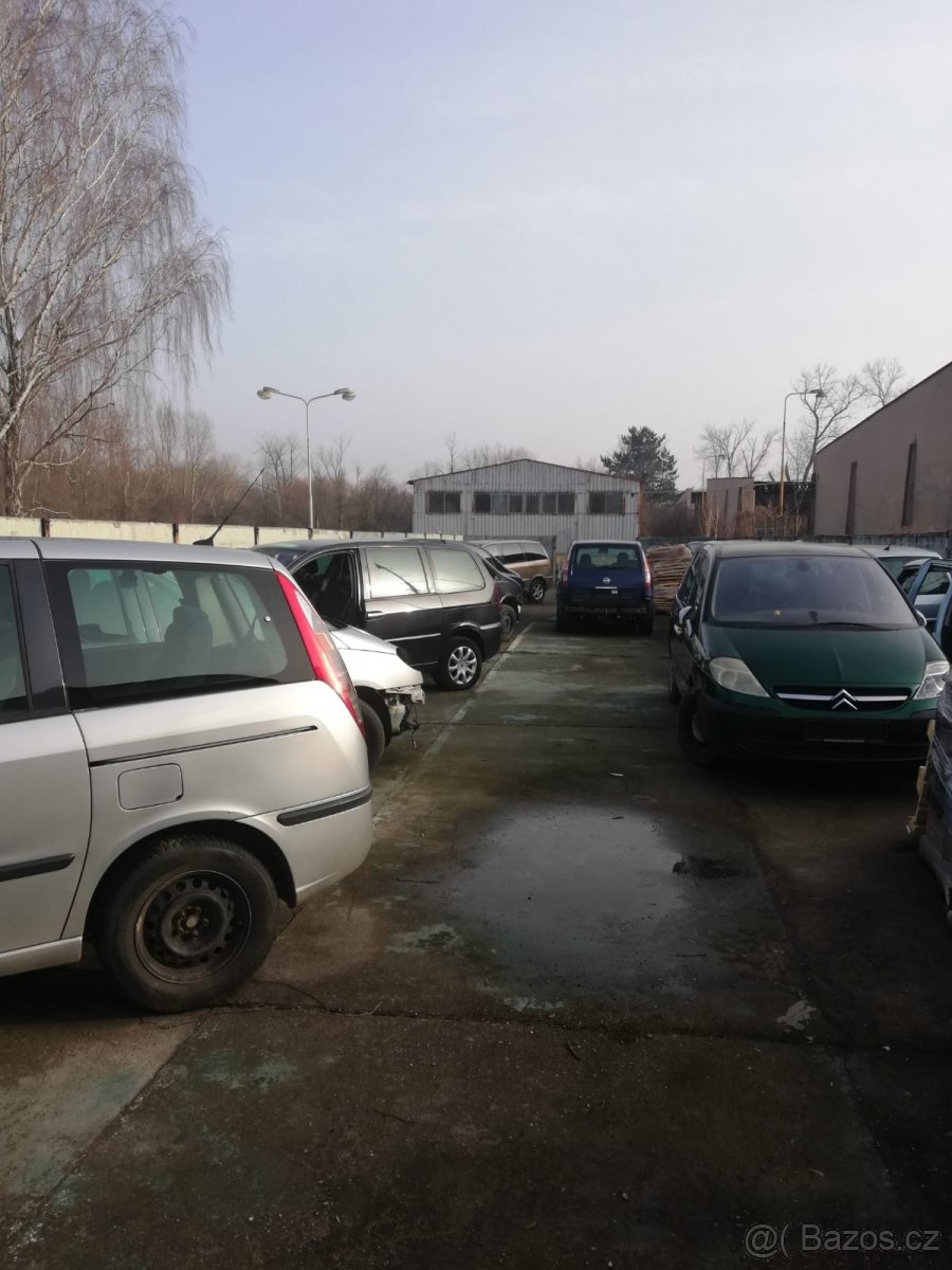 Peugeot 807,Citroen C8,Fiat Ulysse, Lancia Phedra