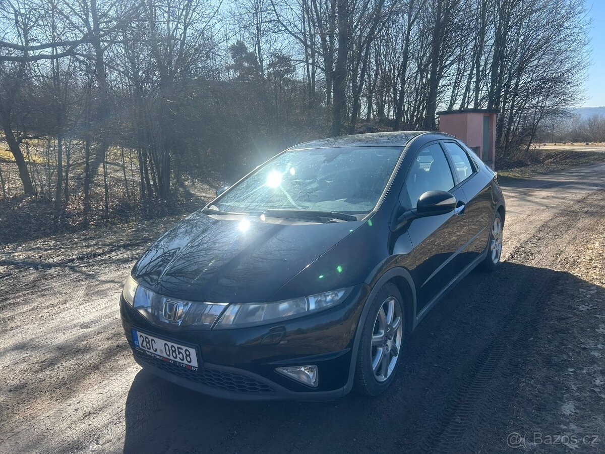 HONDA Civic 8g (ufo)1,8 AUTOMAT BENZIN