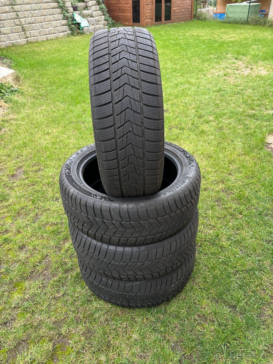 Zimní pneu 235/50 R19 - jednou jeté.