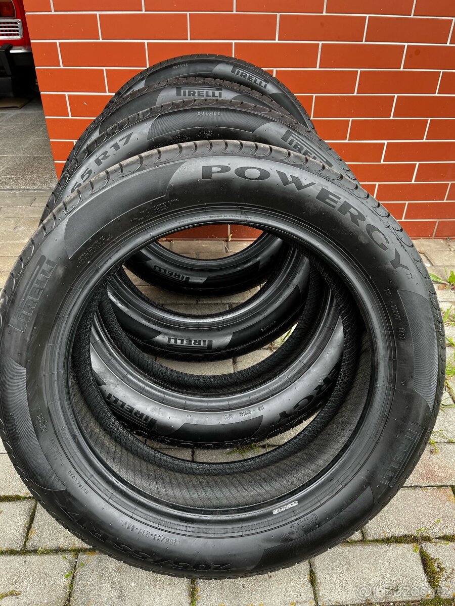 Pirelli Powergy 205/55 R17 95V letní pneu