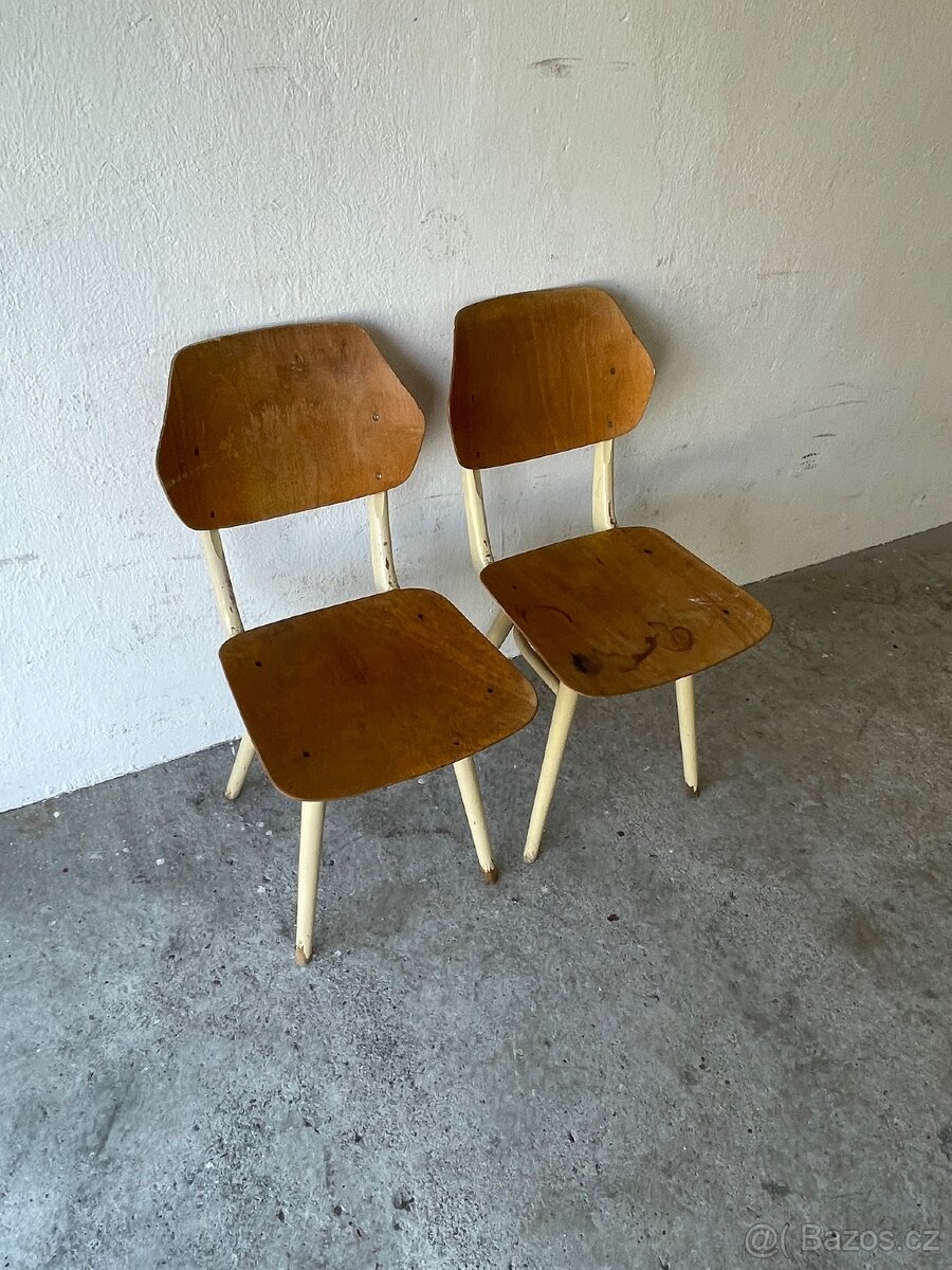 Dřevěné židle Ton