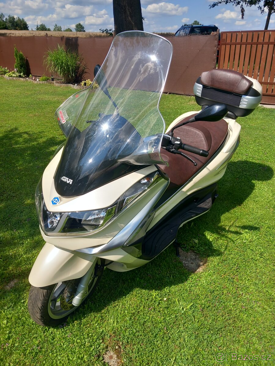 Piaggio x10 350