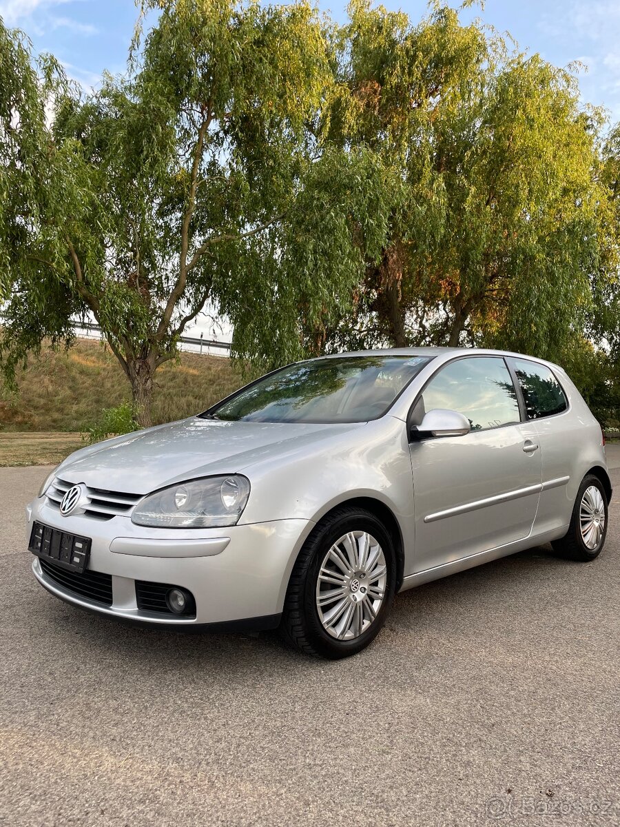 Volkswagen Golf 5 Comfort = 1.6 FSI, 85kW, Benzin =