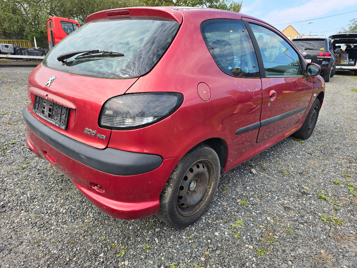 Prodám náhradní díly Peugeot 206 1.4hdi 50kW