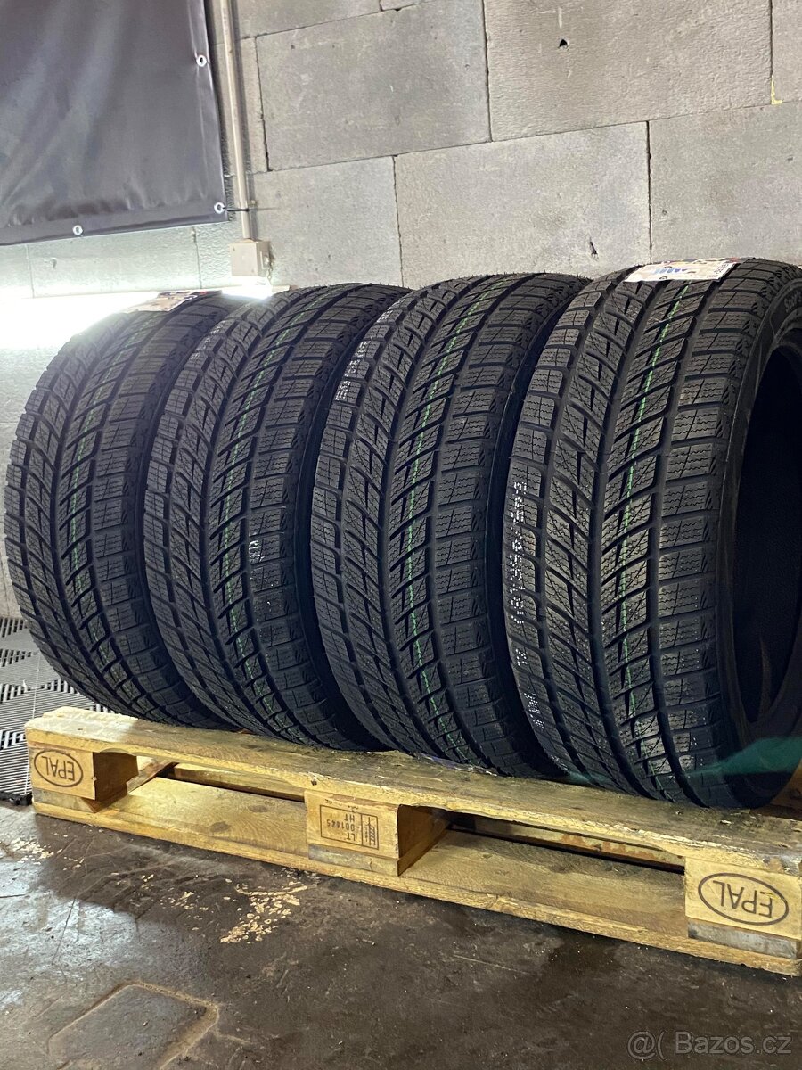 NOVÉ Zimní pneu 235/45 R17  Altenzo