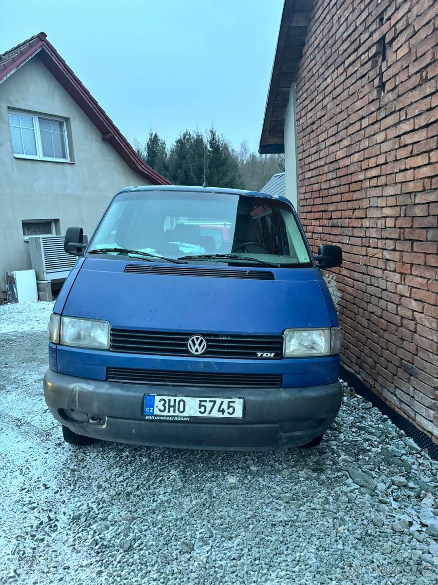 VW Transporter t4 2,5tdi 75kw ZAMLUVENO DO 21.2.2025