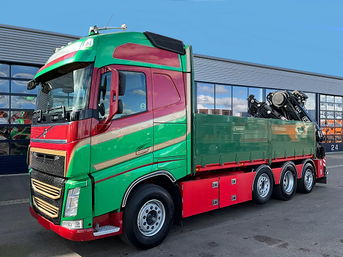 Volvo FH540 8x2 - valník s hydraulickou rukou FASSI