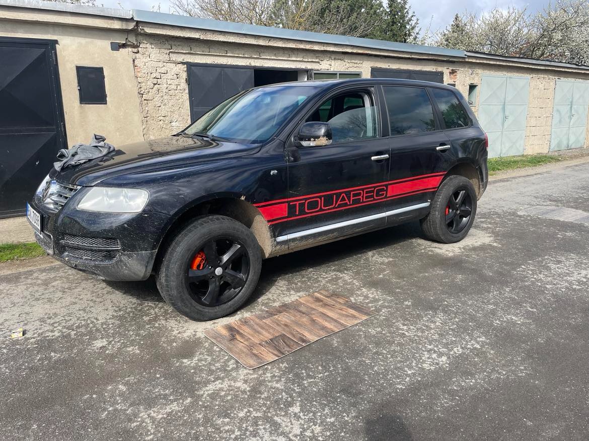 Vw touareg 2.5tdi 128kw  díly