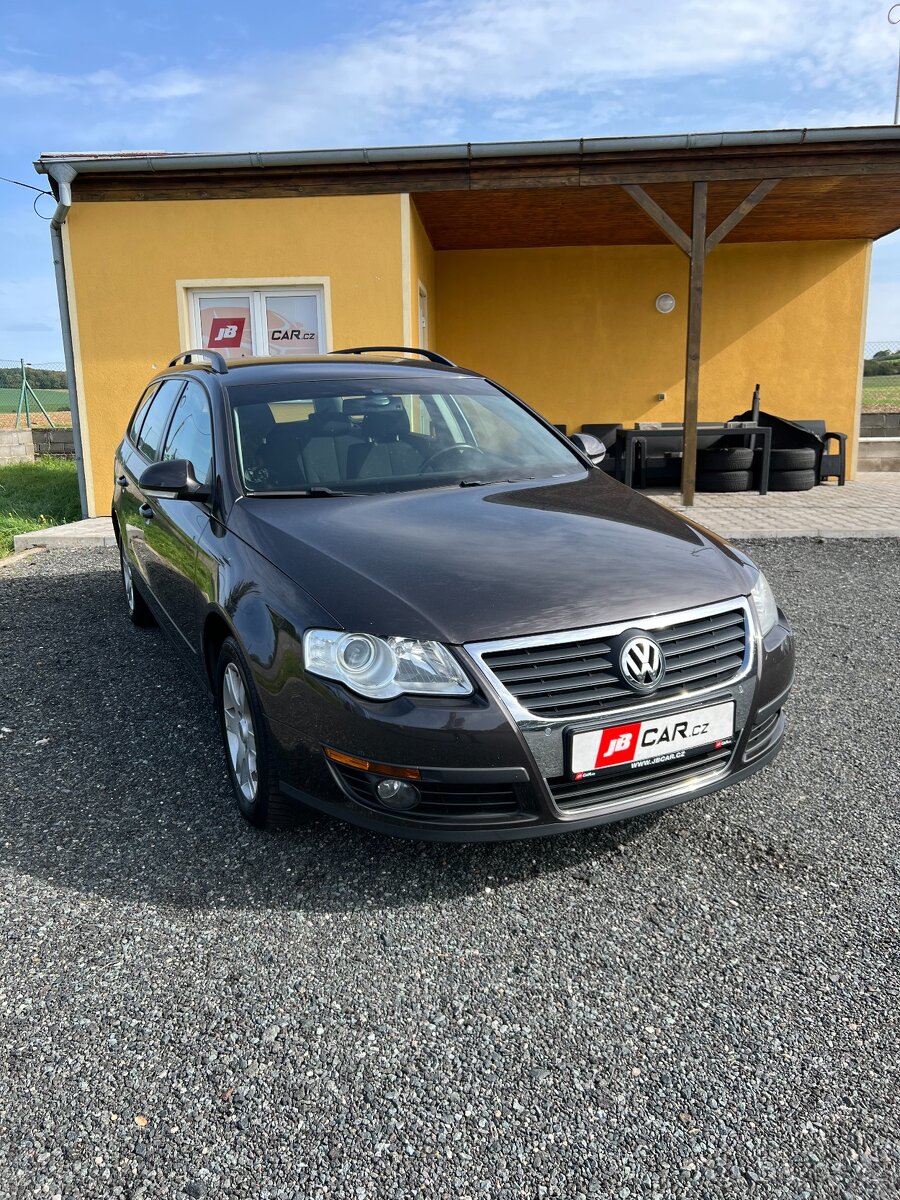 Volkswagen Passat, 1.6 i 75 kW,KLIMA,VÝHŘEV,TAŽNÉ