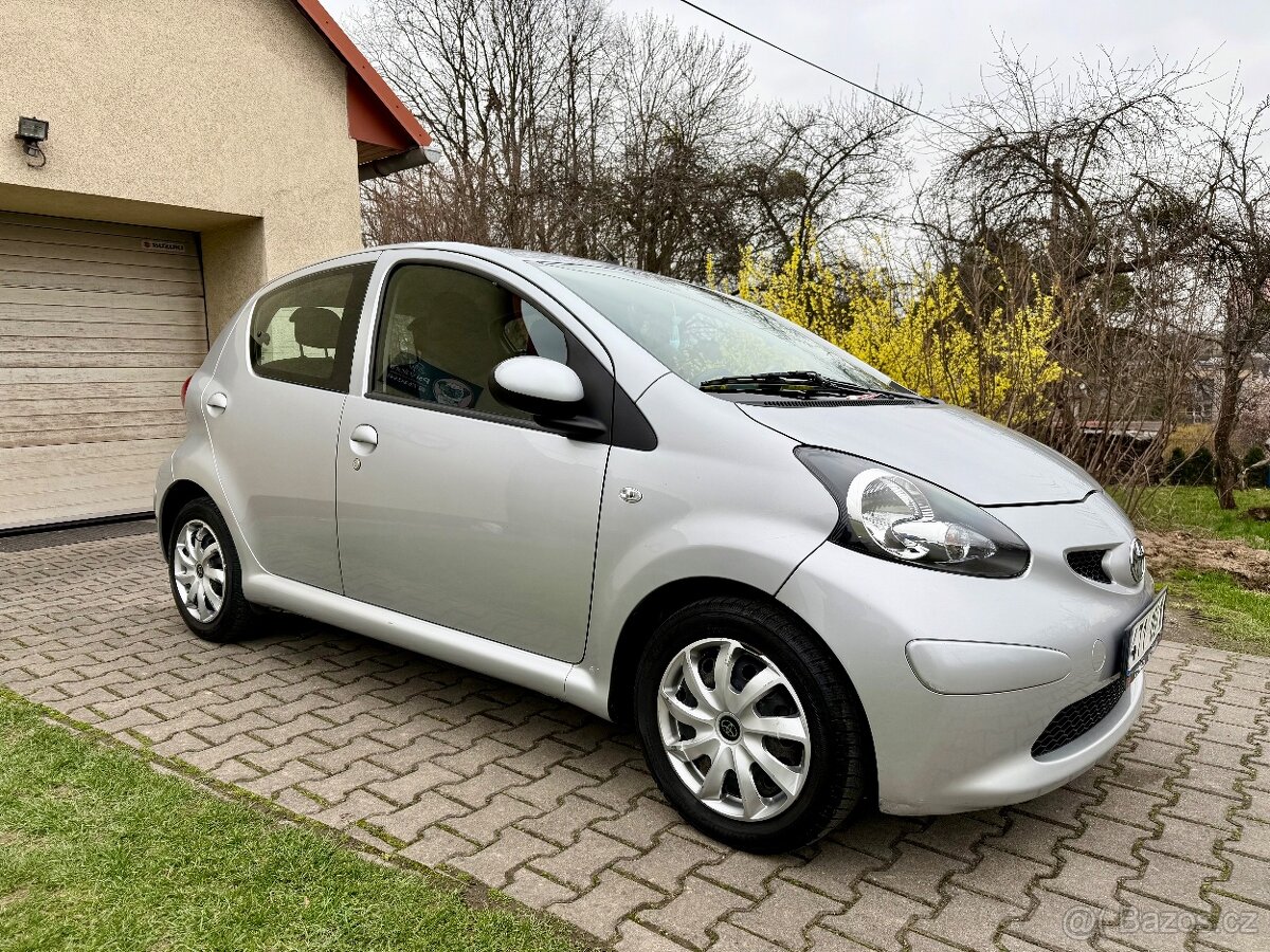 Toyota Aygo 1.0i 50kW, ČR 7/2006, Klima, Automat