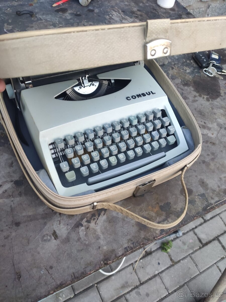 Prodám psací stroj