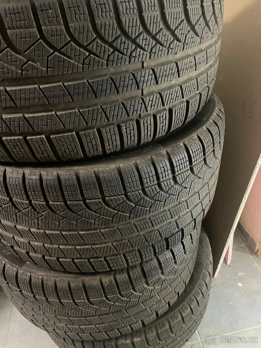 Sada zimní pneu 245/40 R 19 98V P_ZERO_WINTER