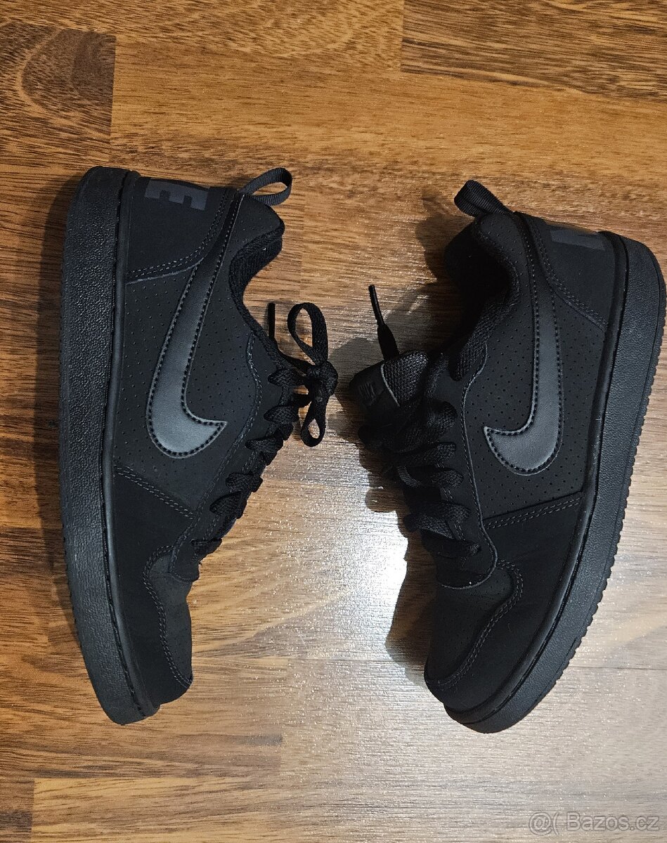 Boty černé Nike vel. 38