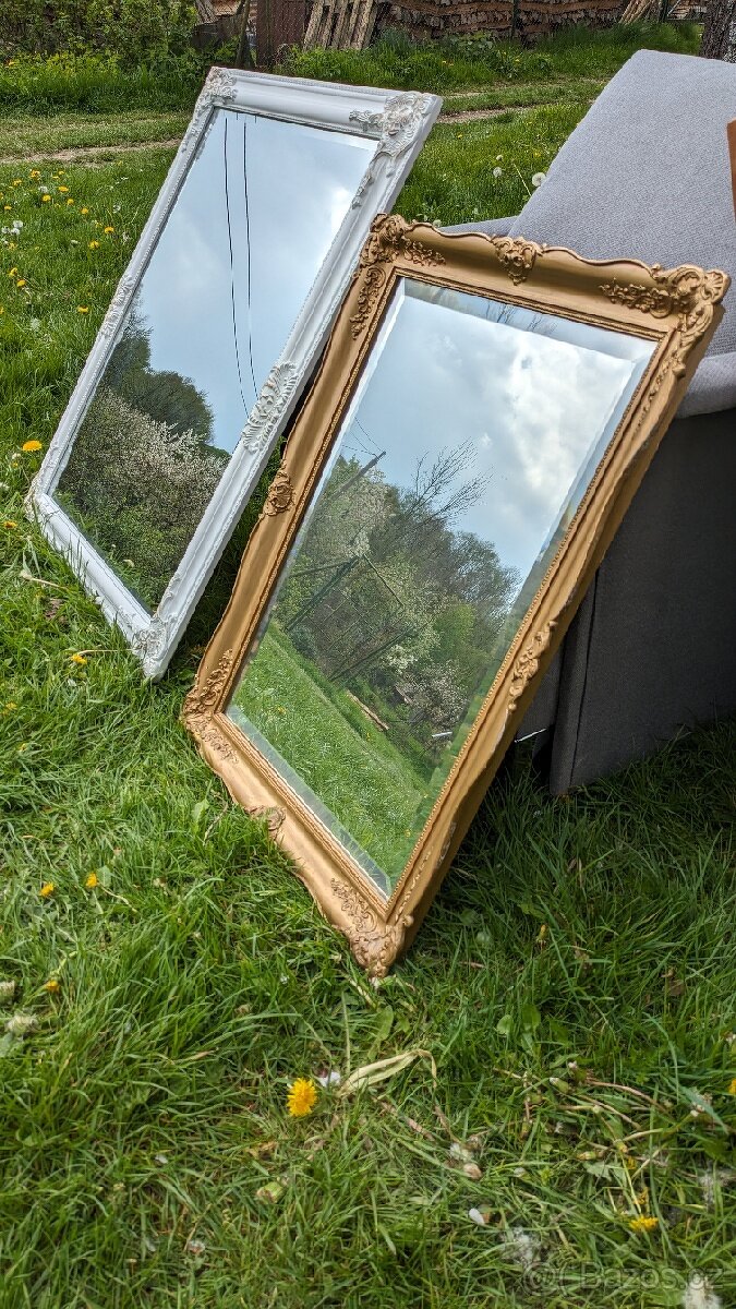 2 zrcadla v rámech
