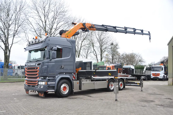 Scania R450 6x2 - plato s hydraulickou rukou Palfinger