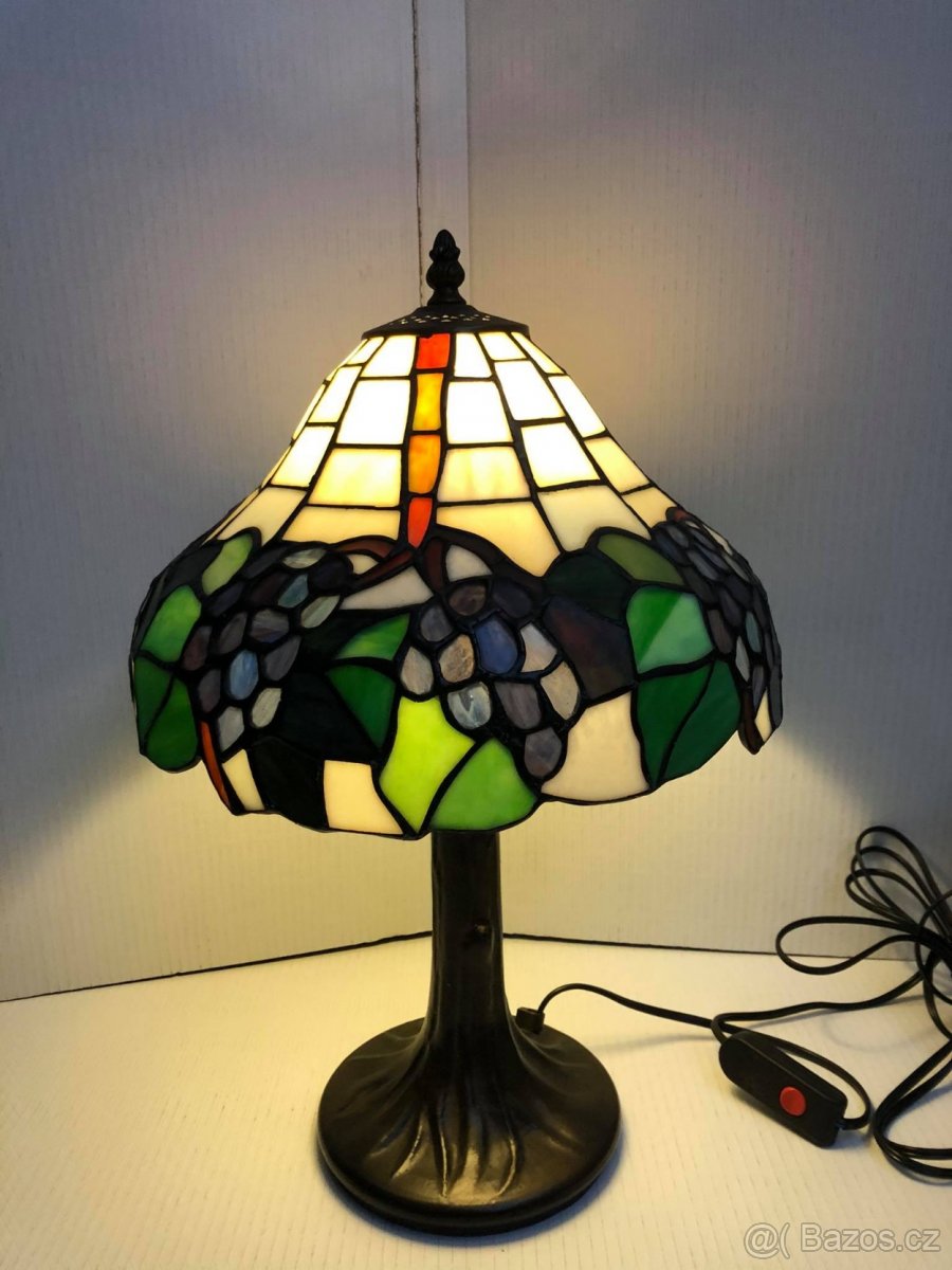 Starší lampa Tiffany.