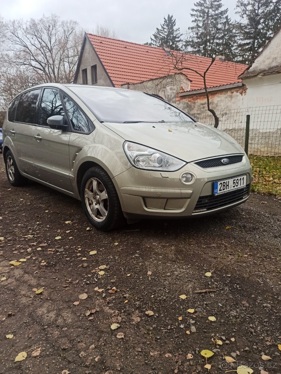 Ford s-max 2.2 TDCi 129kW, BEZ VAD, tažné,7 míst