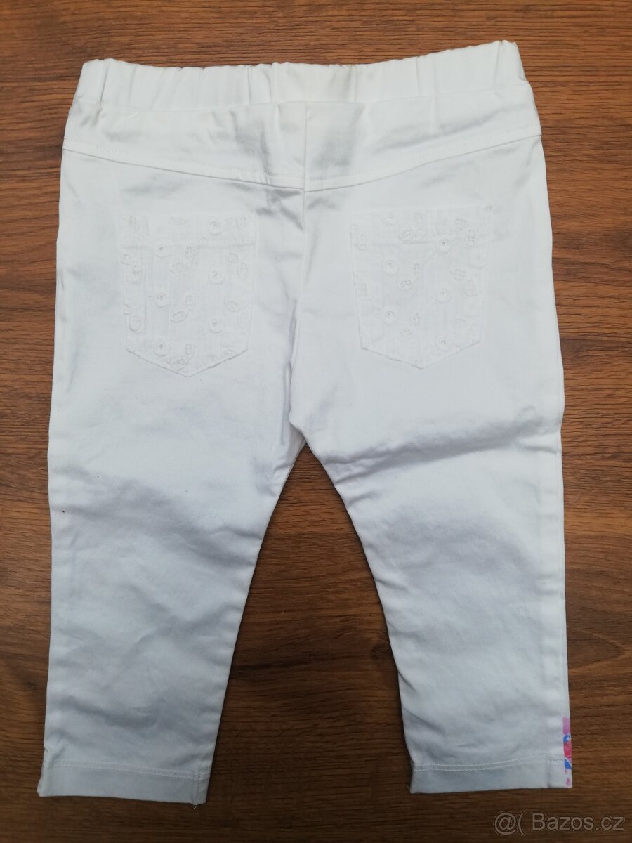 Bílé kalhoty s kytičkami zn. Primigino vel. 68