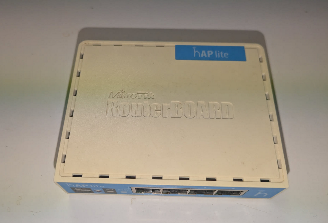 Mikrotik Routerboard hAP lite (RB942-2nd)