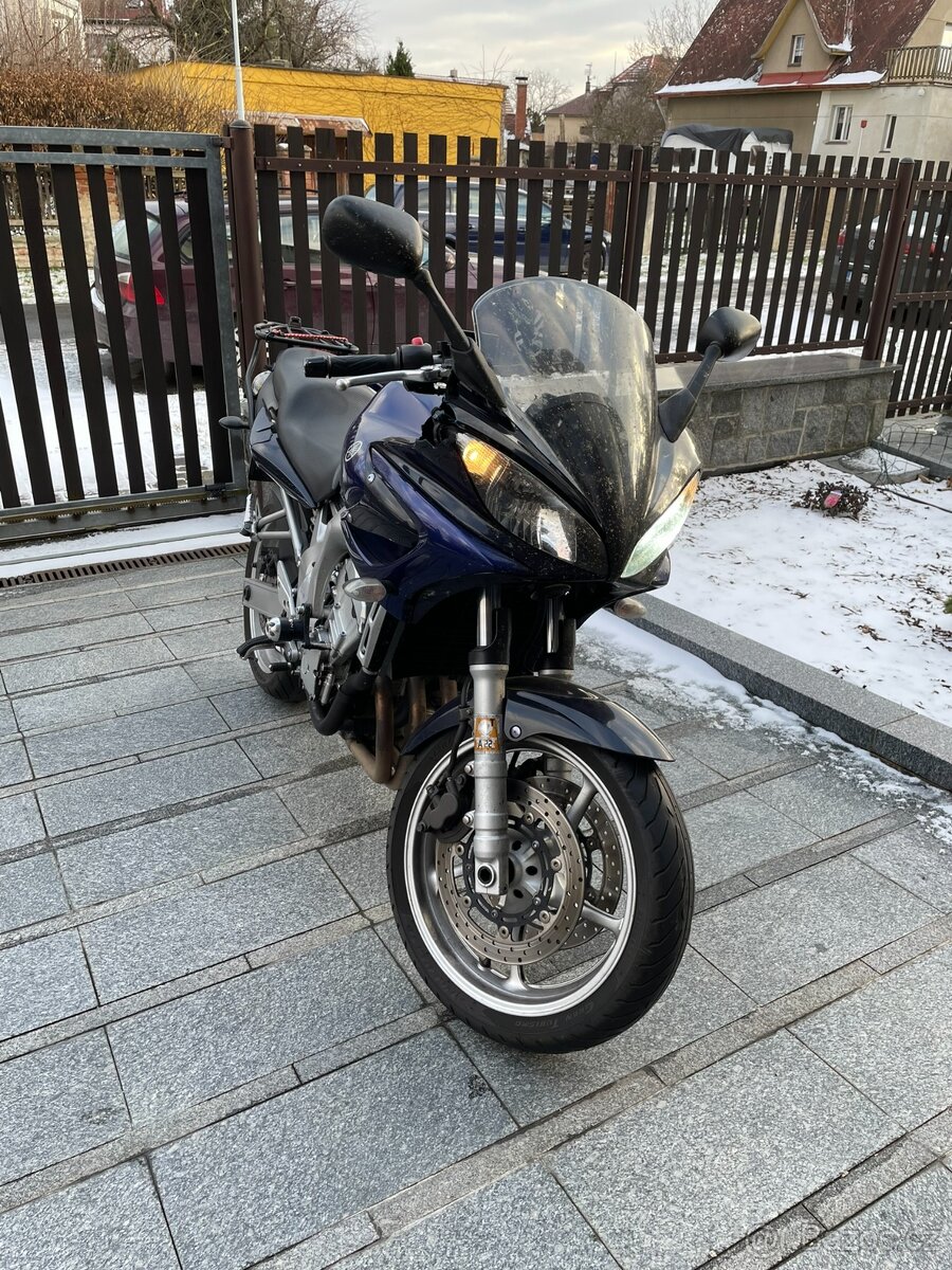 Yamaha FZ6 2005 - lehnutá, rovná