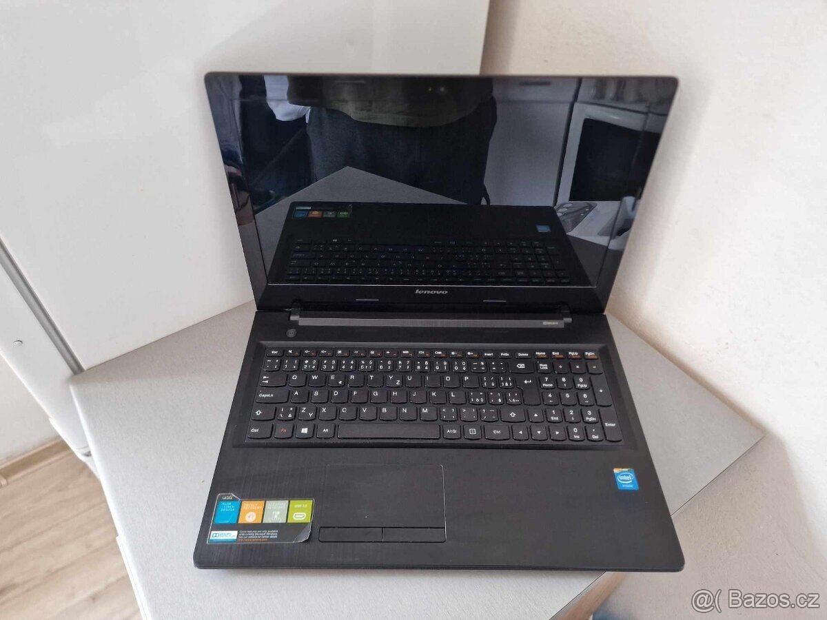 Notebook Lenovo G50-30 na filmy internet kancelářské p