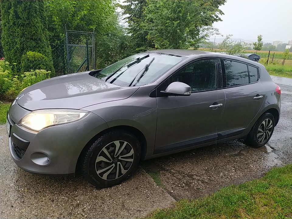 RENAULT MEGANE 3 HB platná STK ŠEDÁ METALÍZA