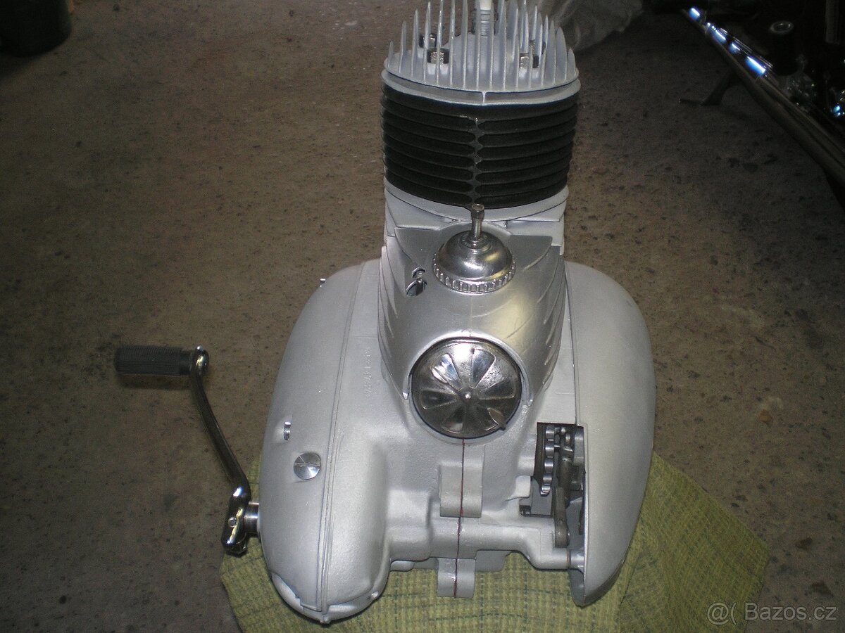 Motor JAWA  250