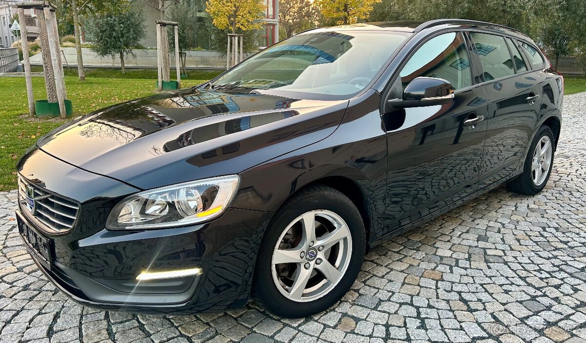 VOLVO V60 2.0D3 5VÁLCE AUTOMAT-NAVI-PDC-LED-VIRTUÁL-2014