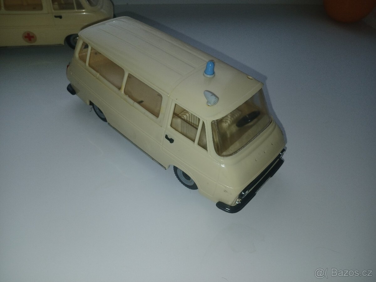 2x škoda 1203 ambulance 1:20 kdn