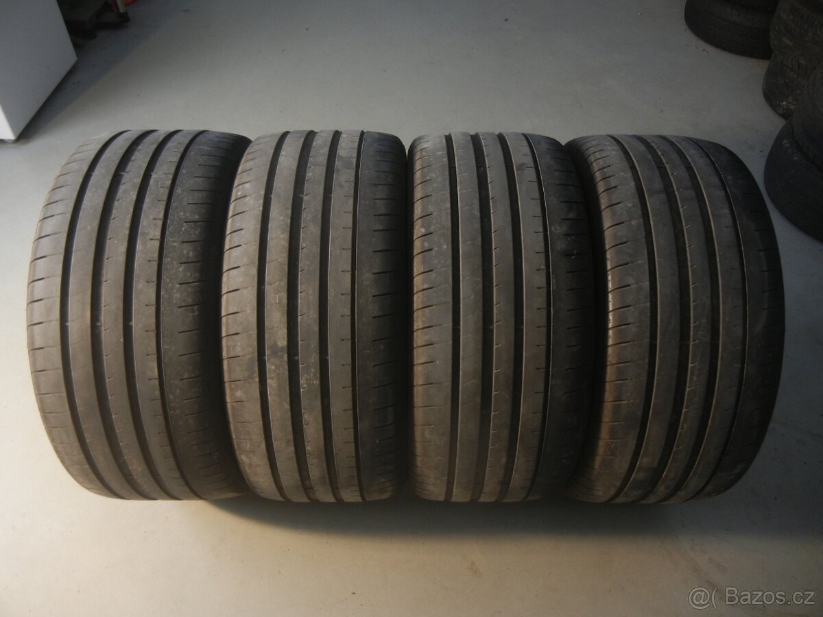 Letní pneu Goodyear 295/40R19