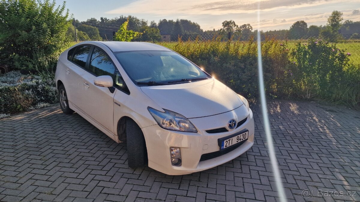 Toyota Prius III - 1,8 Automat HYBRID r.2010