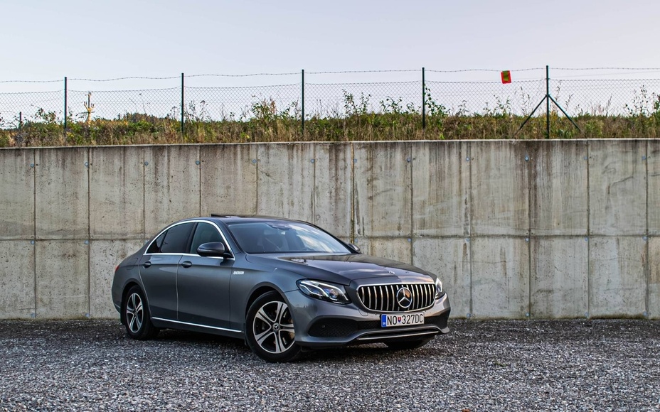 Mercedes-Benz e220d 4Matic Sedan (MOŽNÝ ODPOČET DPH)