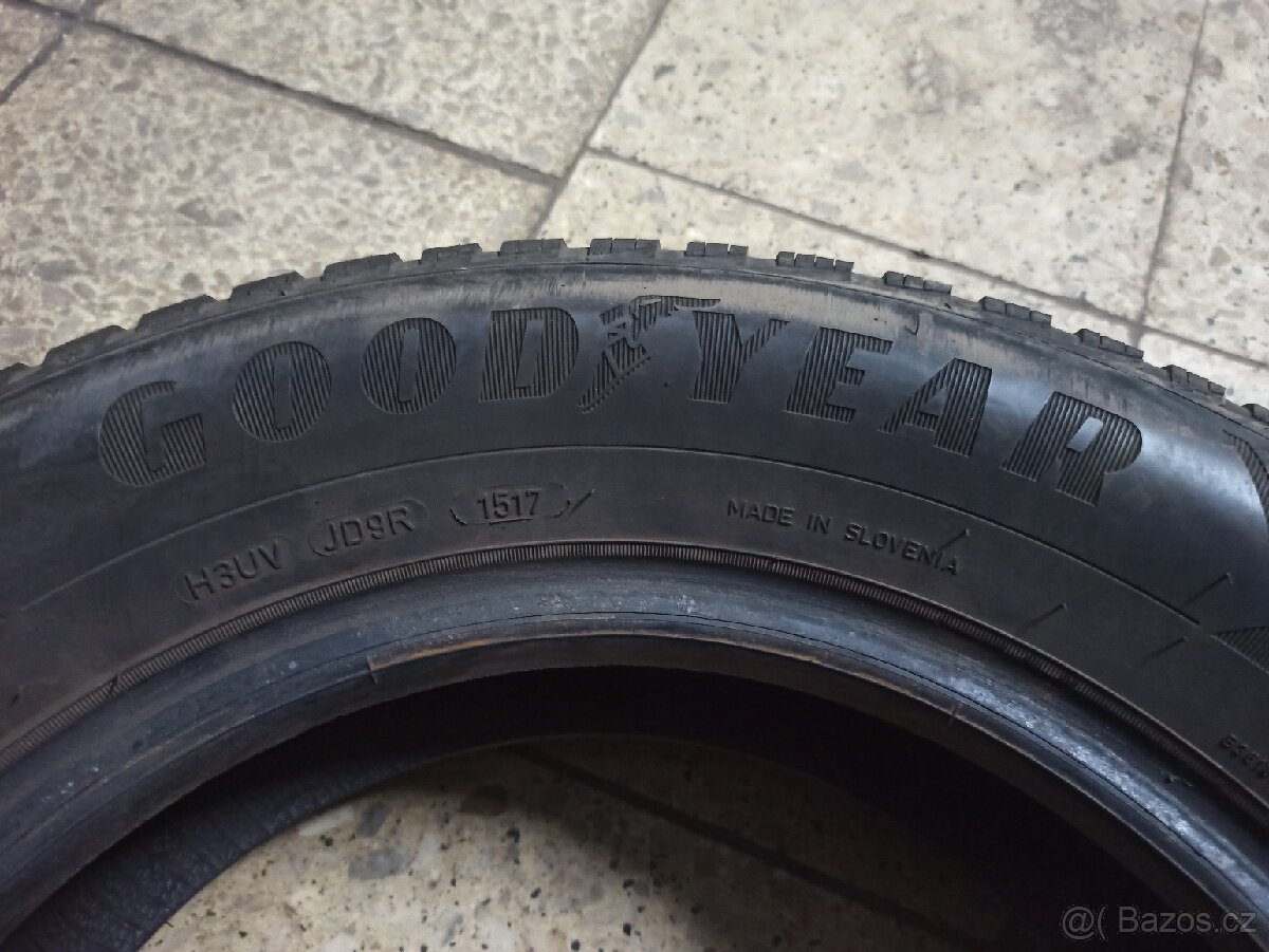 Zimní 205/65 R15 Goodyear Ultragrip 9