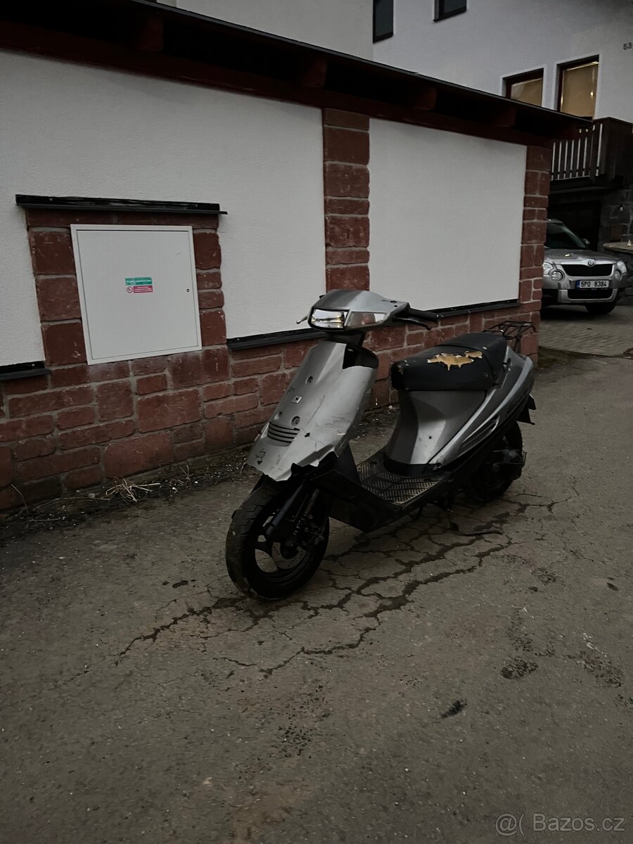 Suzuki address V100