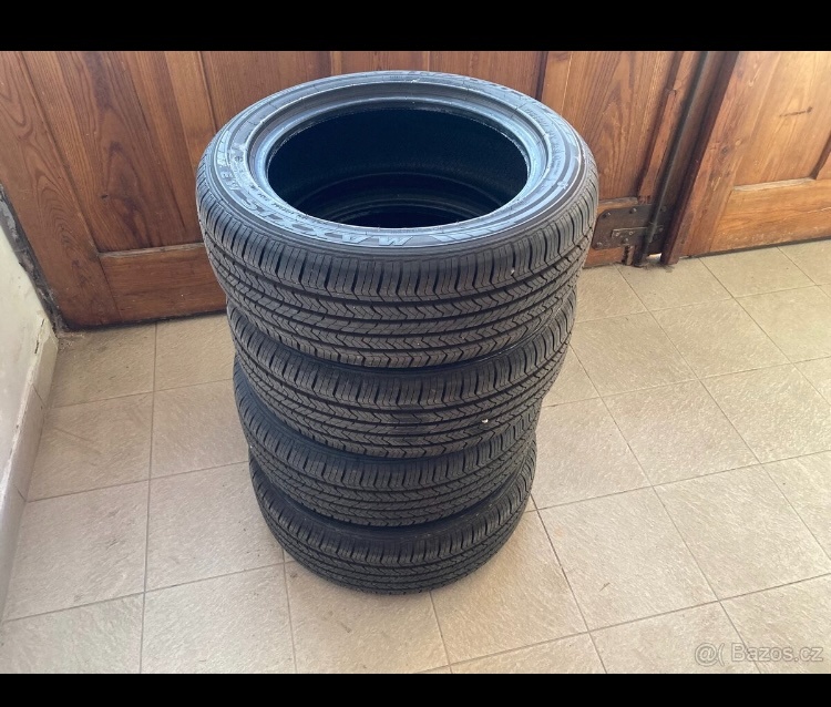 MAXXIS BRAVO 215/55 R17