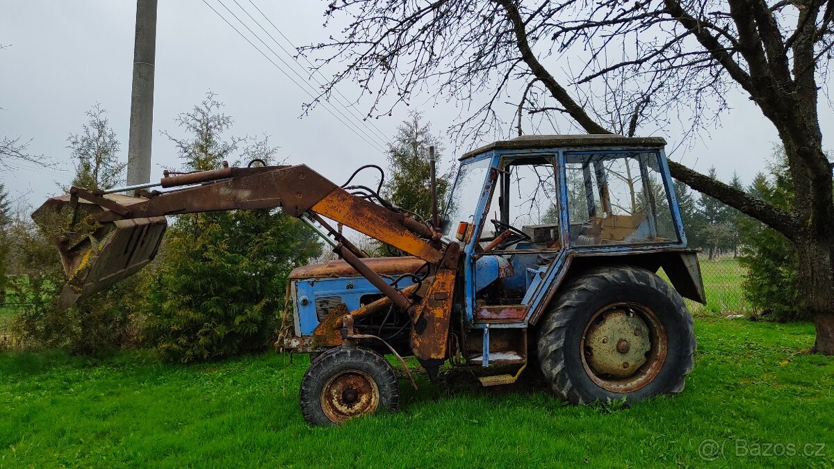 Zetor 6711 s čelním nakladačem